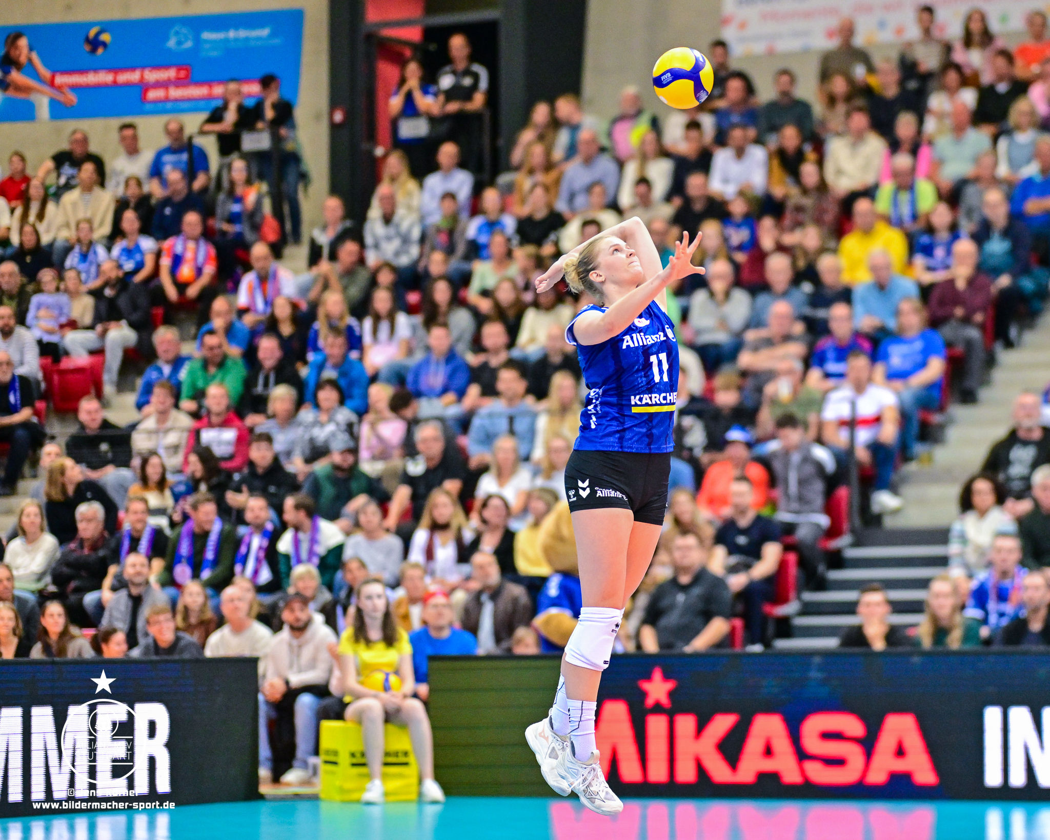 Aufschlag für das Derby und den Doppelspieltag - Foto: Jens Körner - Bildermacher Sport